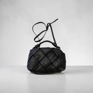 Valentina Fiore two-way Italian woven leather crossbody bag. Gold hardware.